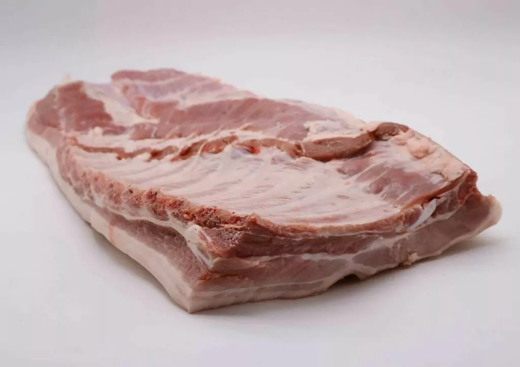 фотография продукта Грудинка свиная в шкуре на кости зам