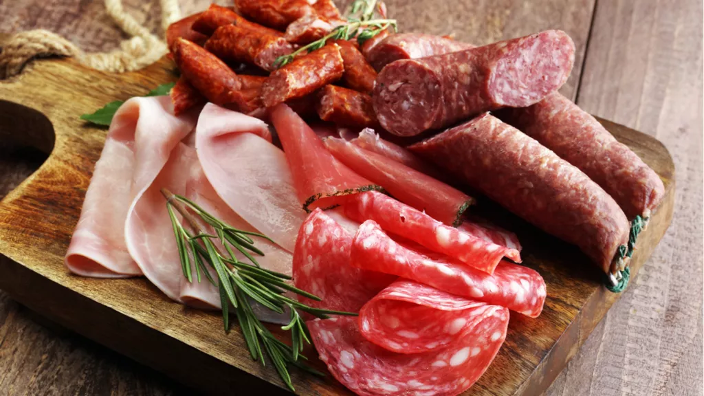 Деликатесы оптом. Мясные изделия. колбасные изделия. мясные деликатесы. колбасные изделия и мясные деликатесы.