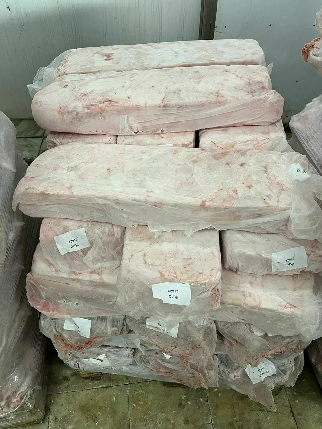 группа компаний продаст жир свиной в Москве и Московской области